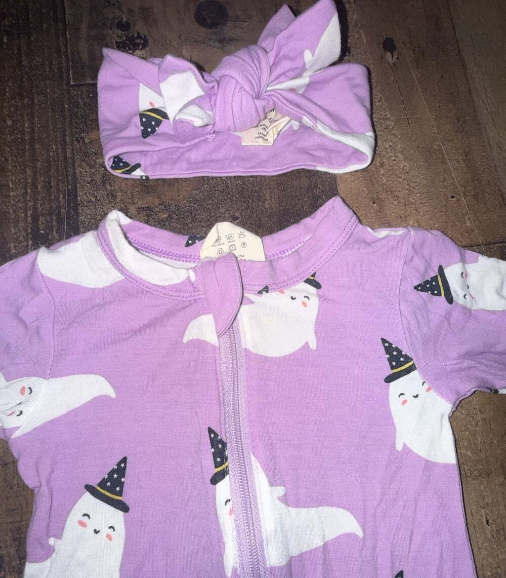 Size 0-3m
Spearmint love Purple Ghost Print zippy and Headband Set